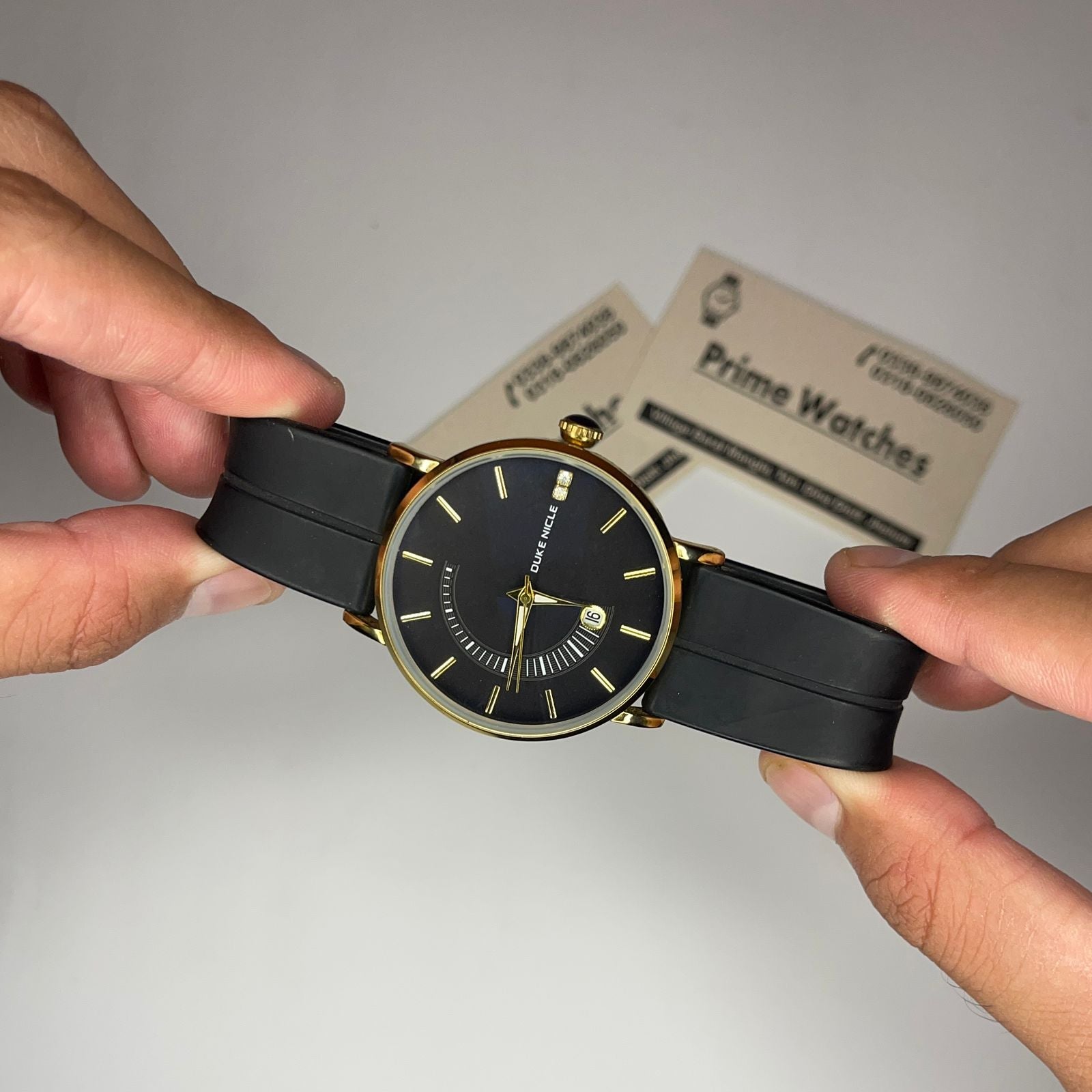 🔥 Ultra-slim design, soft silicone comfort, and premium nicel finish with date display.