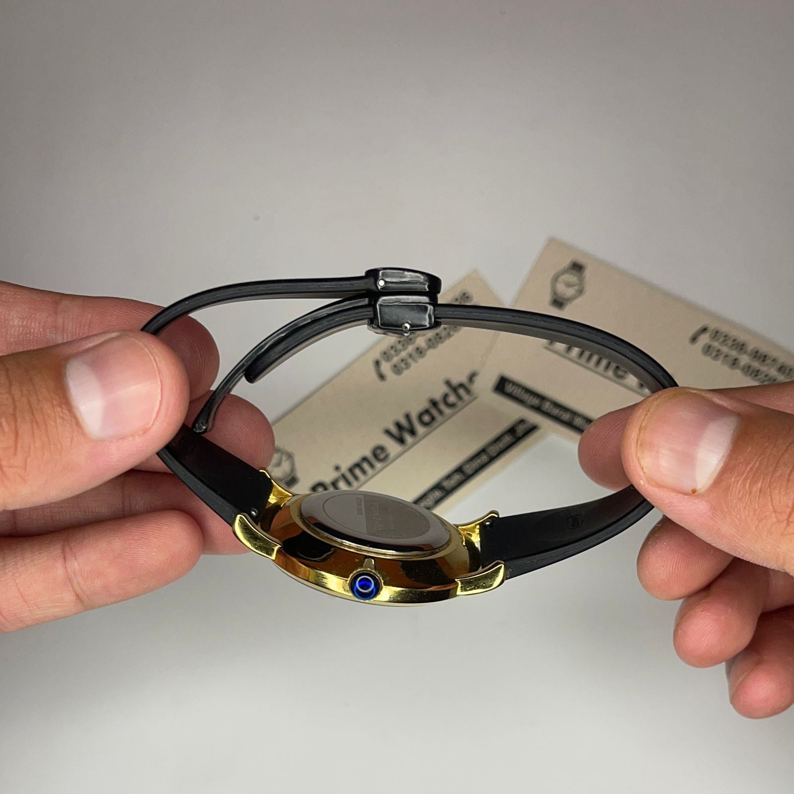 🔥 Ultra-slim design, soft silicone comfort, and premium nicel finish with date display.